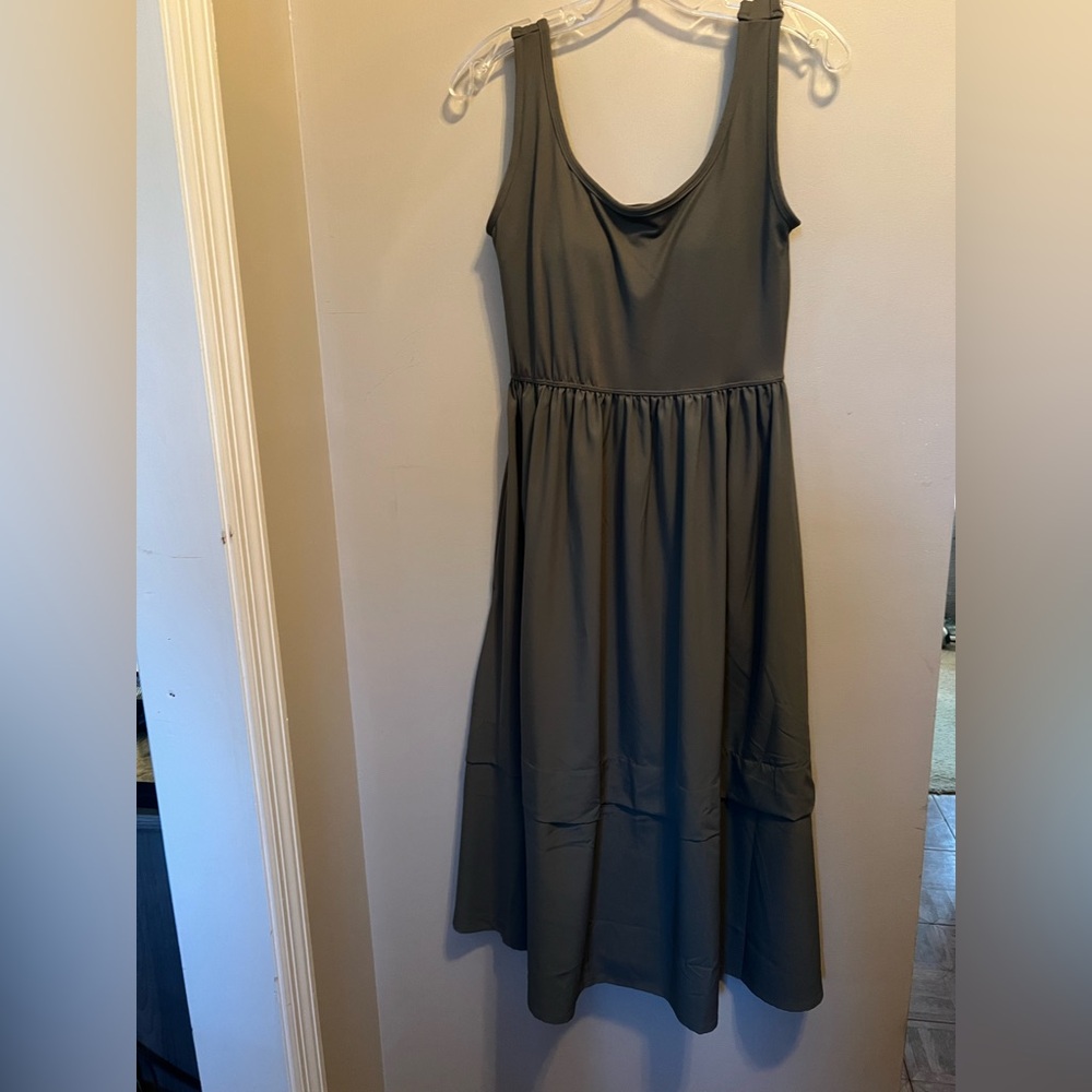 Serra Sage Athletic Midi Dress